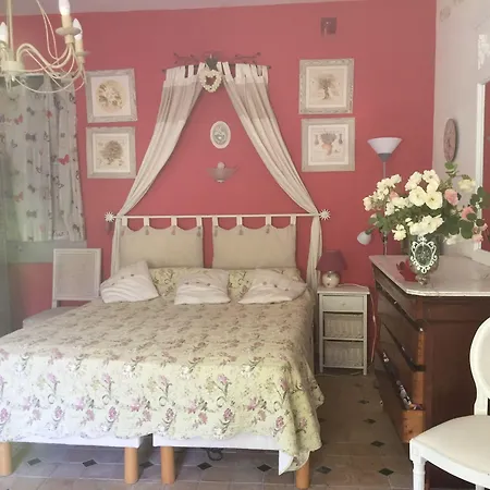 Bastide De Valverane לינה וארוחת בוקר