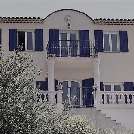 Bastide De Valverane לינה וארוחת בוקר מנוסק