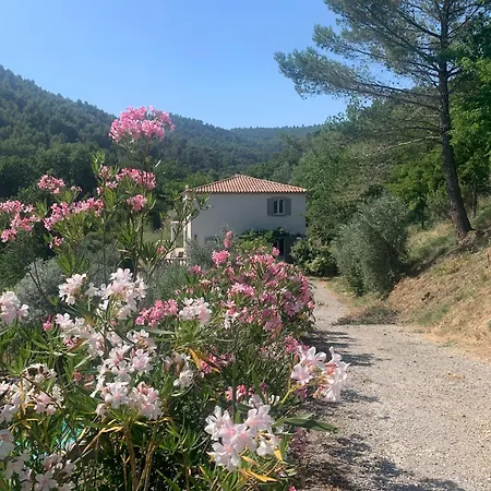 לינה וארוחת בוקר Bastide De Valverane