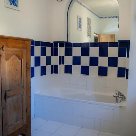 Bastide De Valverane 3* מנוסק