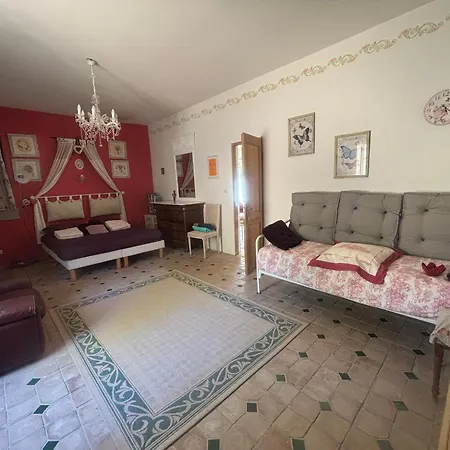 לינה וארוחת בוקר Bastide De Valverane 3*