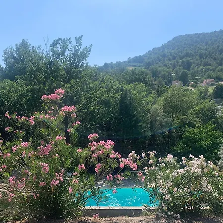 Bastide De Valverane לינה וארוחת בוקר מנוסק